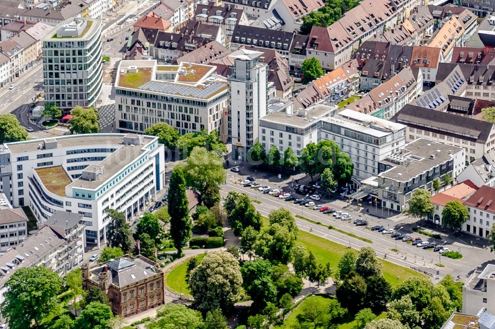 Luftaufnahme Freiburg im Breisgau - Hochhaus- Gebäude der Hotelanlage Colombi in Freiburg im Breisgau im Bundesland Baden-Württemberg, Deutschland