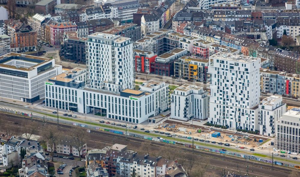 Luftbild Düsseldorf - Hochhaus- Gebäude der Hotelanlage Holiday Inn an der Toulouser Allee in Düsseldorf im Bundesland Nordrhein-Westfalen