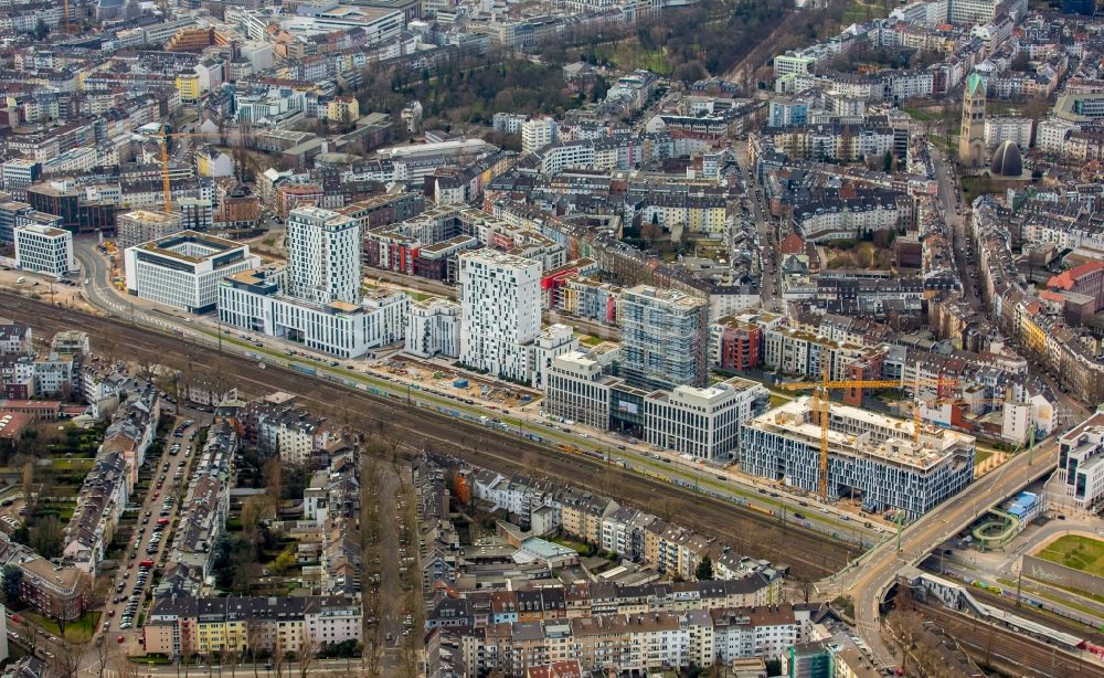 Luftbild Düsseldorf - Hochhaus- Gebäude der Hotelanlage Holiday Inn an der Toulouser Allee in Düsseldorf im Bundesland Nordrhein-Westfalen