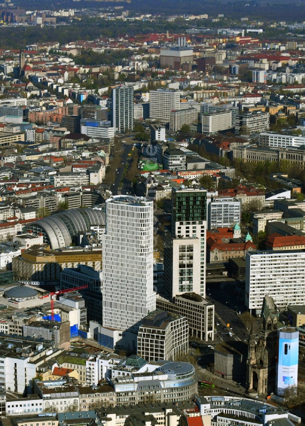 Berlin von oben - Hochhaus- Gebäude der Hotelanlage Hotel Motel One Berlin-Upper West in Berlin, Deutschland