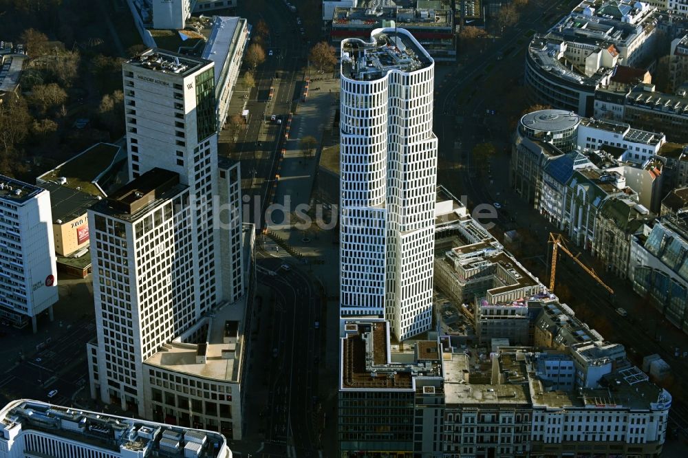 Luftbild Berlin - Hochhaus- Gebäude der Hotelanlage Hotel Motel One Berlin-Upper West in Berlin, Deutschland