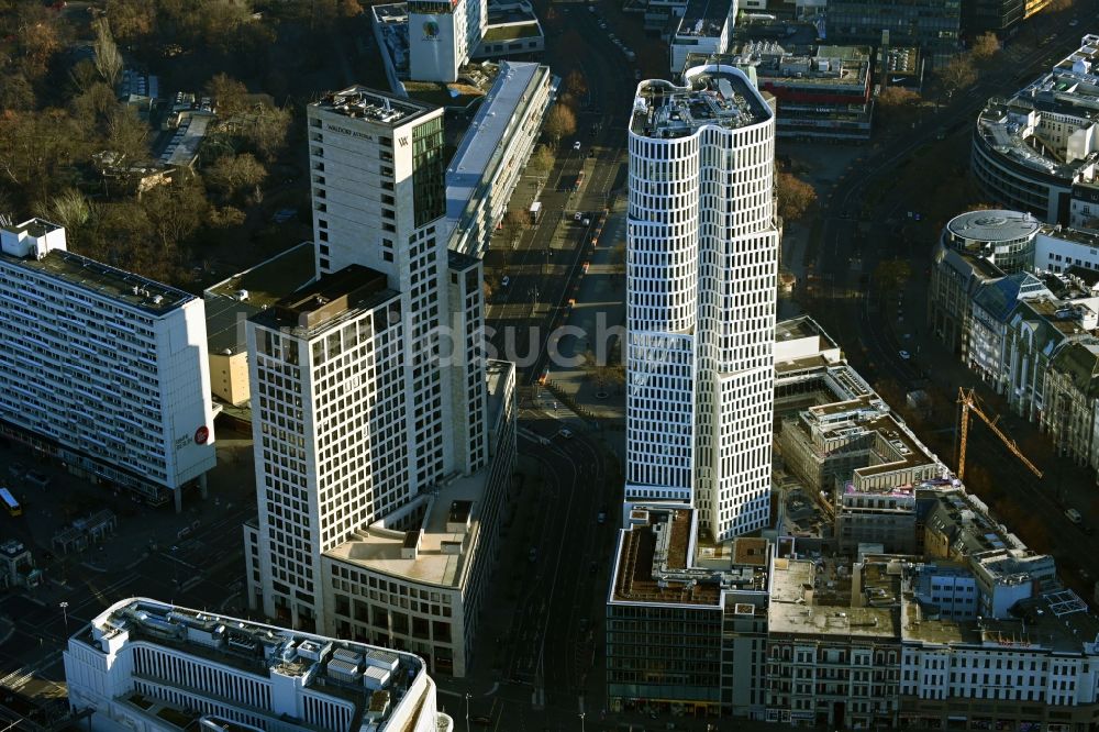 Berlin von oben - Hochhaus- Gebäude der Hotelanlage Hotel Motel One Berlin-Upper West in Berlin, Deutschland