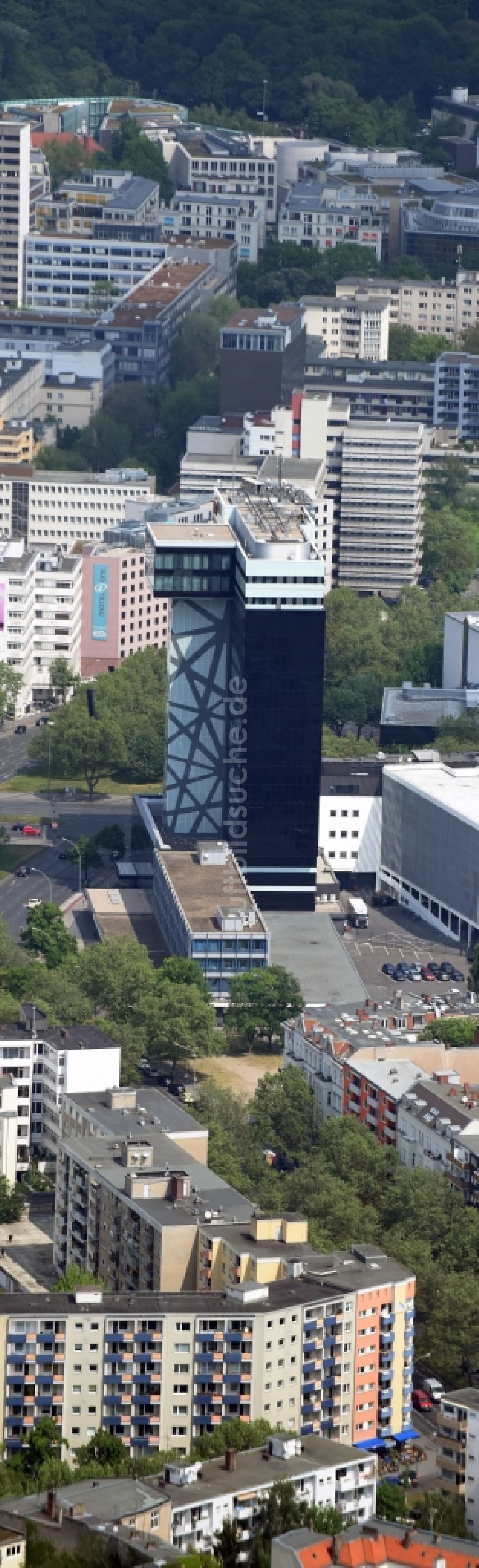 Berlin von oben - Hochhaus- Gebäude der Hotelanlage Hotel Riu Plaza Berlin an der Martin-Luther-Straße in Berlin