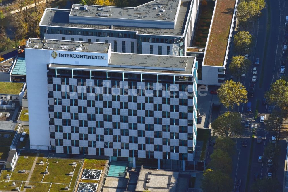 Berlin aus der Vogelperspektive: Hochhaus- Gebäude der Hotelanlage InterContinental in Berlin, Deutschland