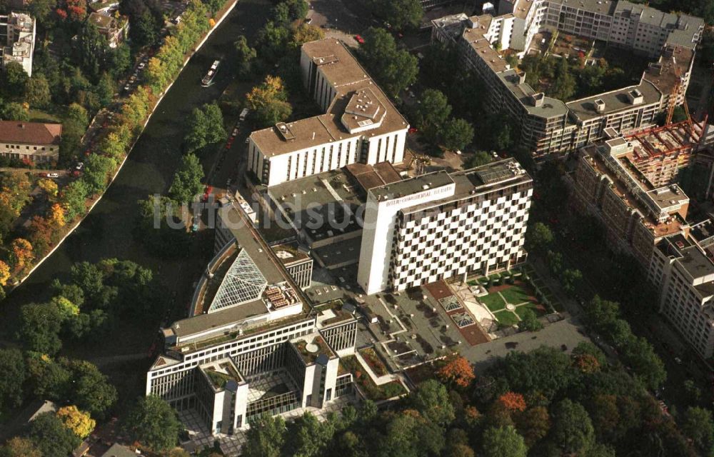 Berlin aus der Vogelperspektive: Hochhaus- Gebäude der Hotelanlage InterContinental Budapester Straße im Ortsteil Tiergarten in Berlin