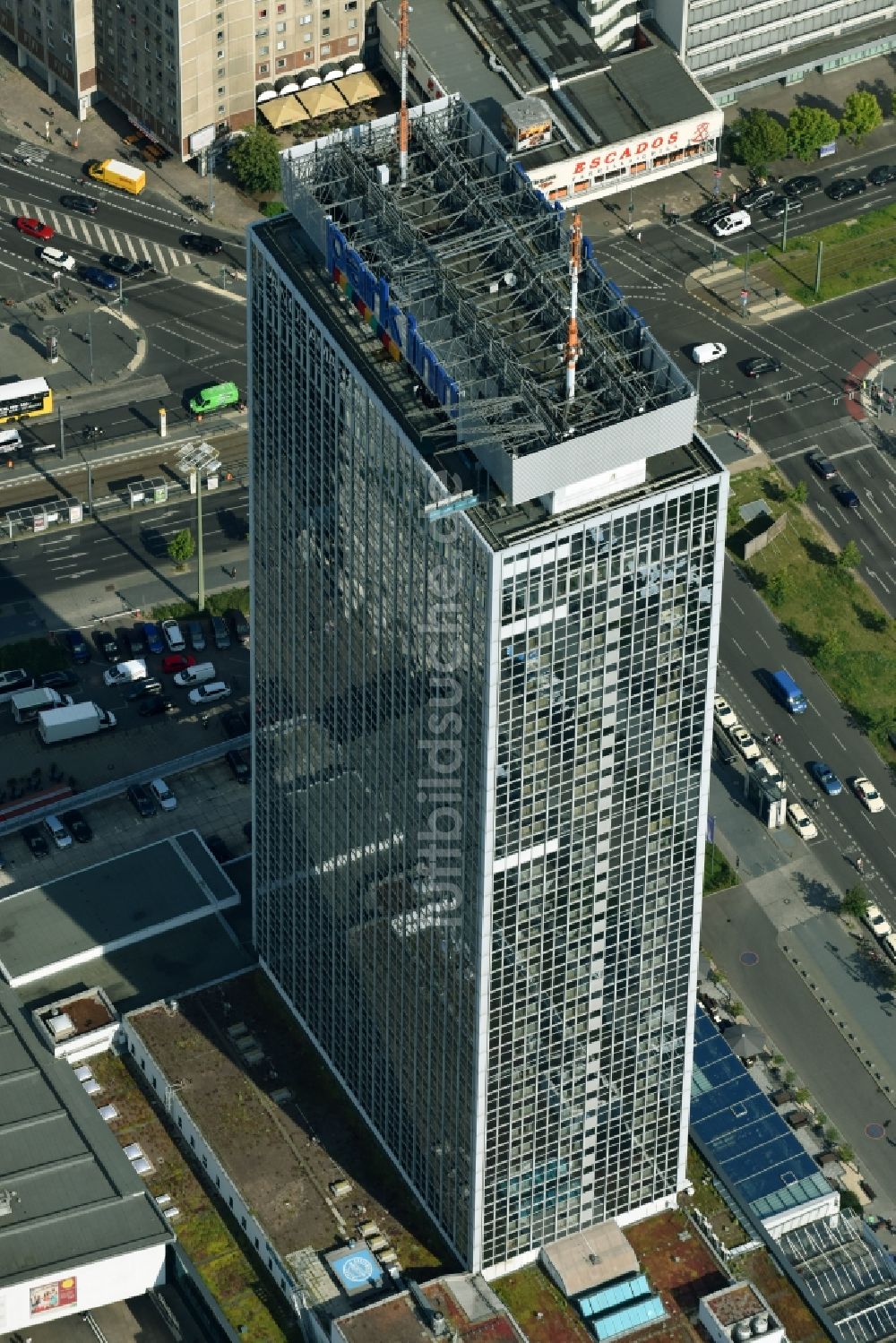 Berlin von oben - Hochhaus- Gebäude der Hotelanlage Park Inn by Radisson Berlin Alexanderplatz Hotel am Tunnel Alexanderplatz in Berlin, Deutschland