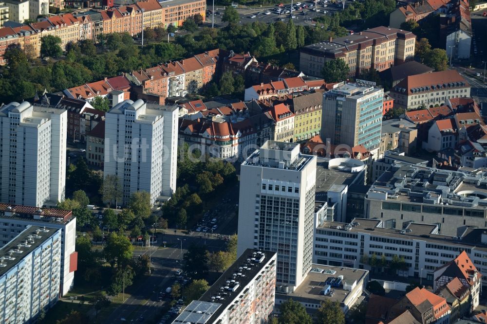 Erfurt aus der Vogelperspektive: Hochhaus- Gebäude der Hotelanlage Radisson Blu Hotel am Juri-Gagarin-Ring in Erfurt im Bundesland Thüringen