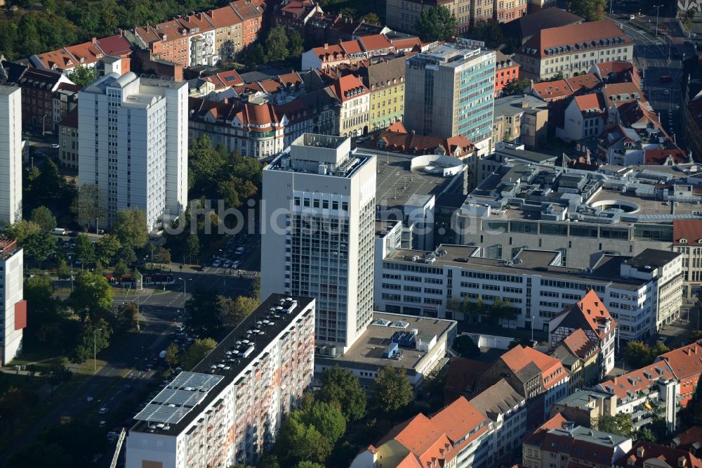 Luftbild Erfurt - Hochhaus- Gebäude der Hotelanlage Radisson Blu Hotel am Juri-Gagarin-Ring in Erfurt im Bundesland Thüringen