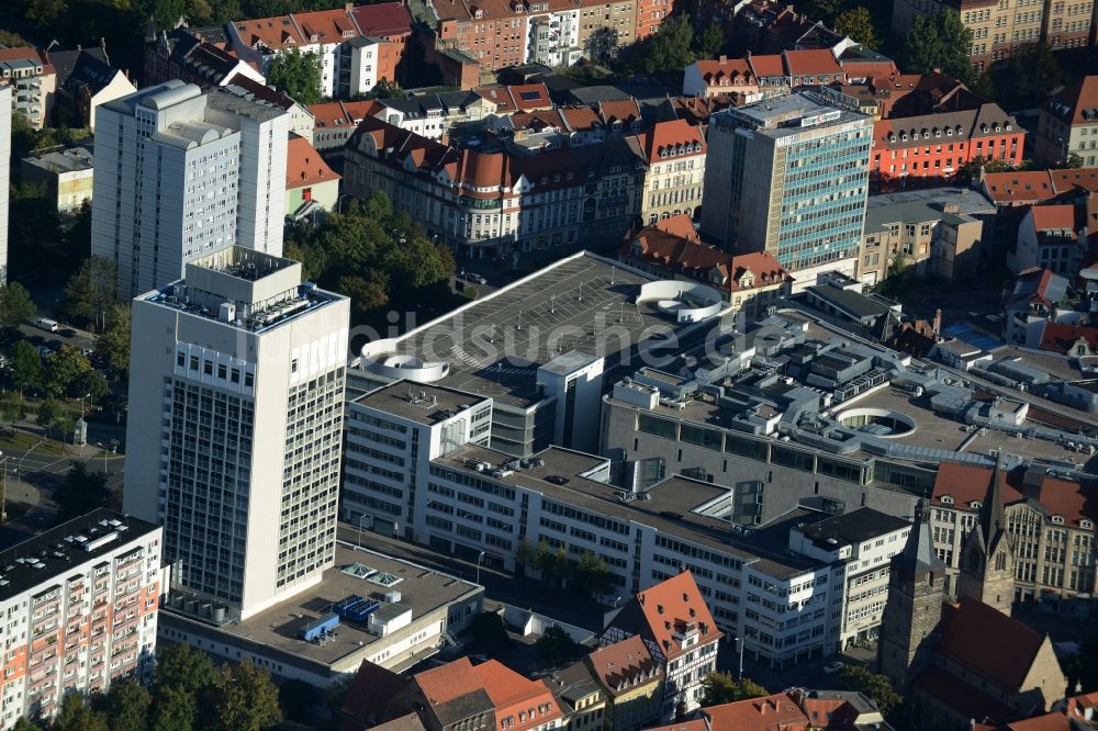 Erfurt aus der Vogelperspektive: Hochhaus- Gebäude der Hotelanlage Radisson Blu Hotel am Juri-Gagarin-Ring in Erfurt im Bundesland Thüringen