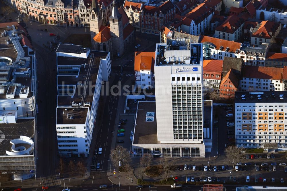 Luftbild Erfurt - Hochhaus- Gebäude der Hotelanlage Radisson Blu Hotel am Juri-Gagarin-Ring in Erfurt im Bundesland Thüringen, Deutschland