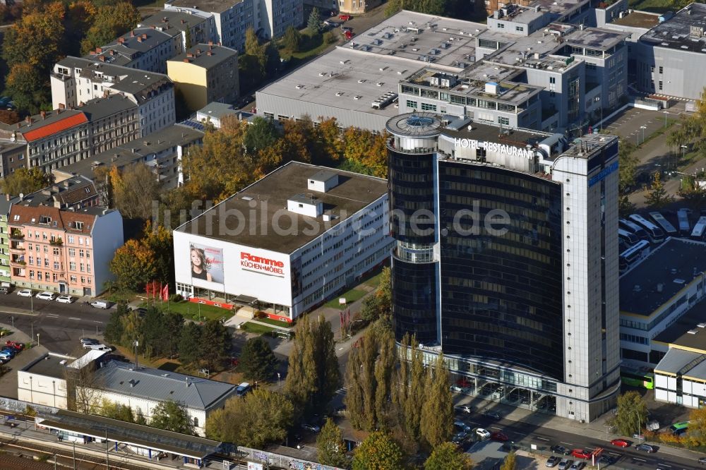 Luftaufnahme Berlin - Hochhaus- Gebäude der Hotelanlage Select Hotel Berlin Spiegelturm an der Freiheit im Ortsteil Spandau in Berlin, Deutschland