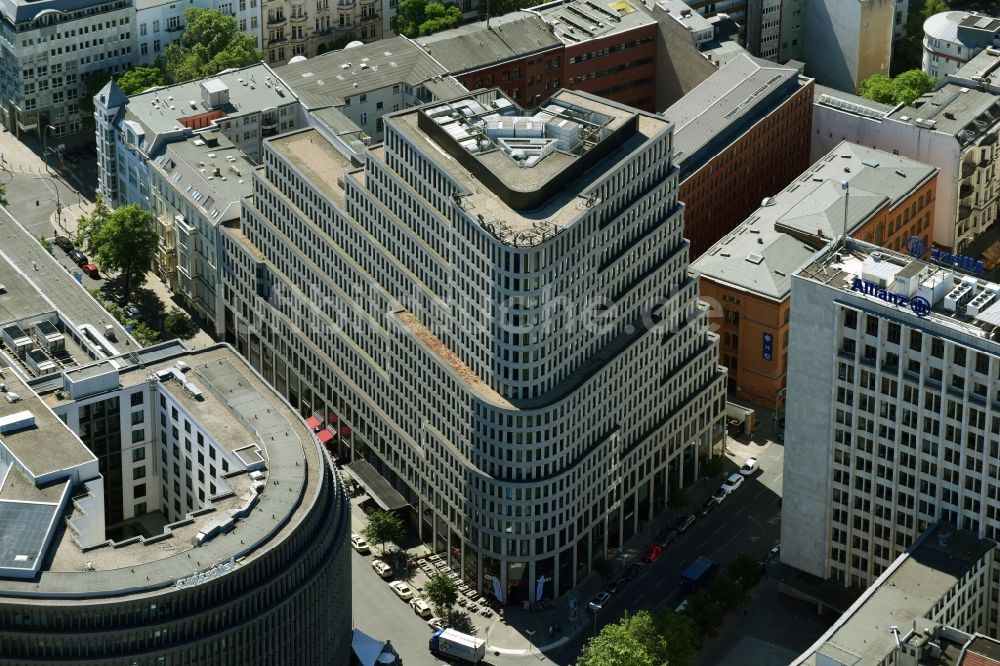 Berlin aus der Vogelperspektive: Hochhaus- Gebäude der Hotelanlage Sofitel Berlin Kurfürstendamm an der Augsburger Straße Ecke Joachimsthaler Straße im Ortsteil Charlottenburg in Berlin, Deutschland