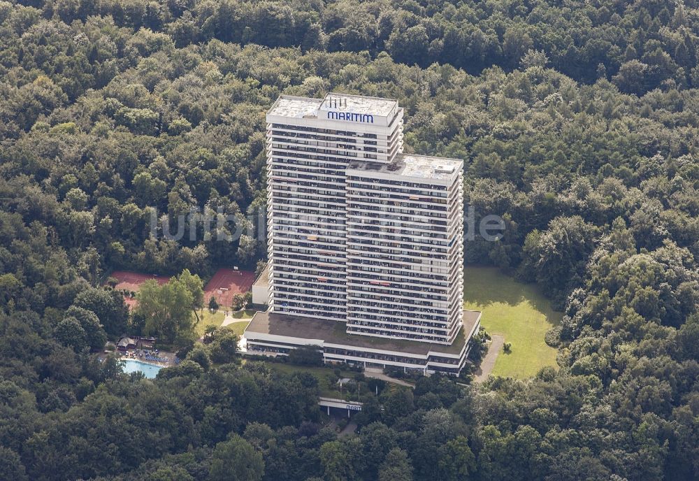 Timmendorfer Strand aus der Vogelperspektive: Hochhaus- Gebäude einer Hotelanlage in Timmendorfer Strand im Bundesland Schleswig-Holstein