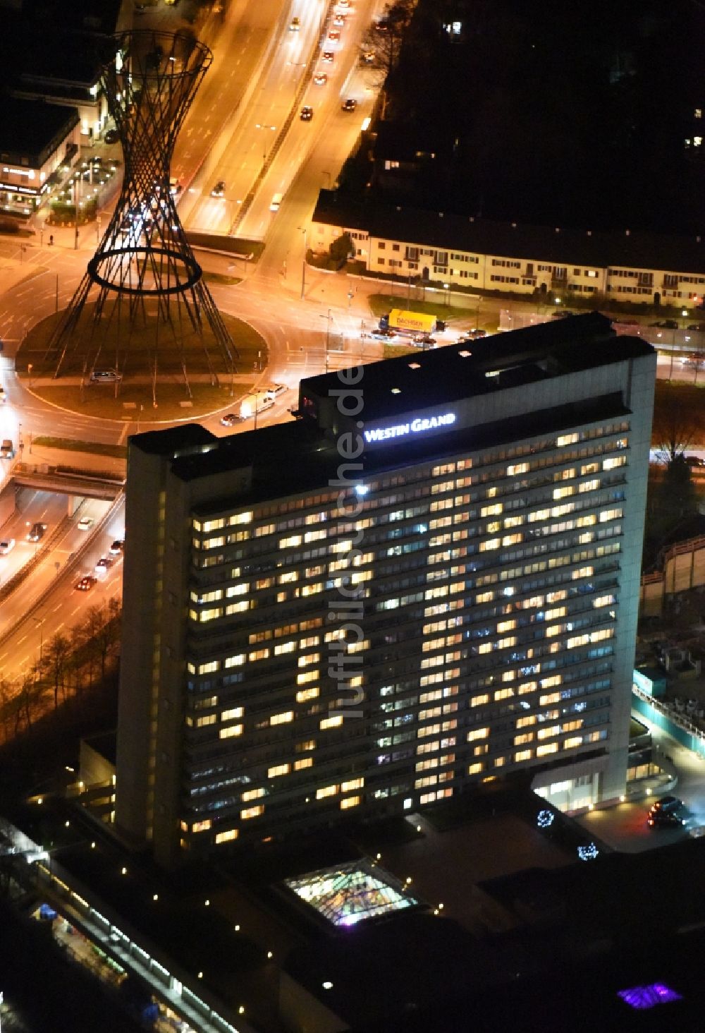 München von oben - Hochhaus- Gebäude der Hotelanlage WESTIN GRAND in München im Bundesland Bayern