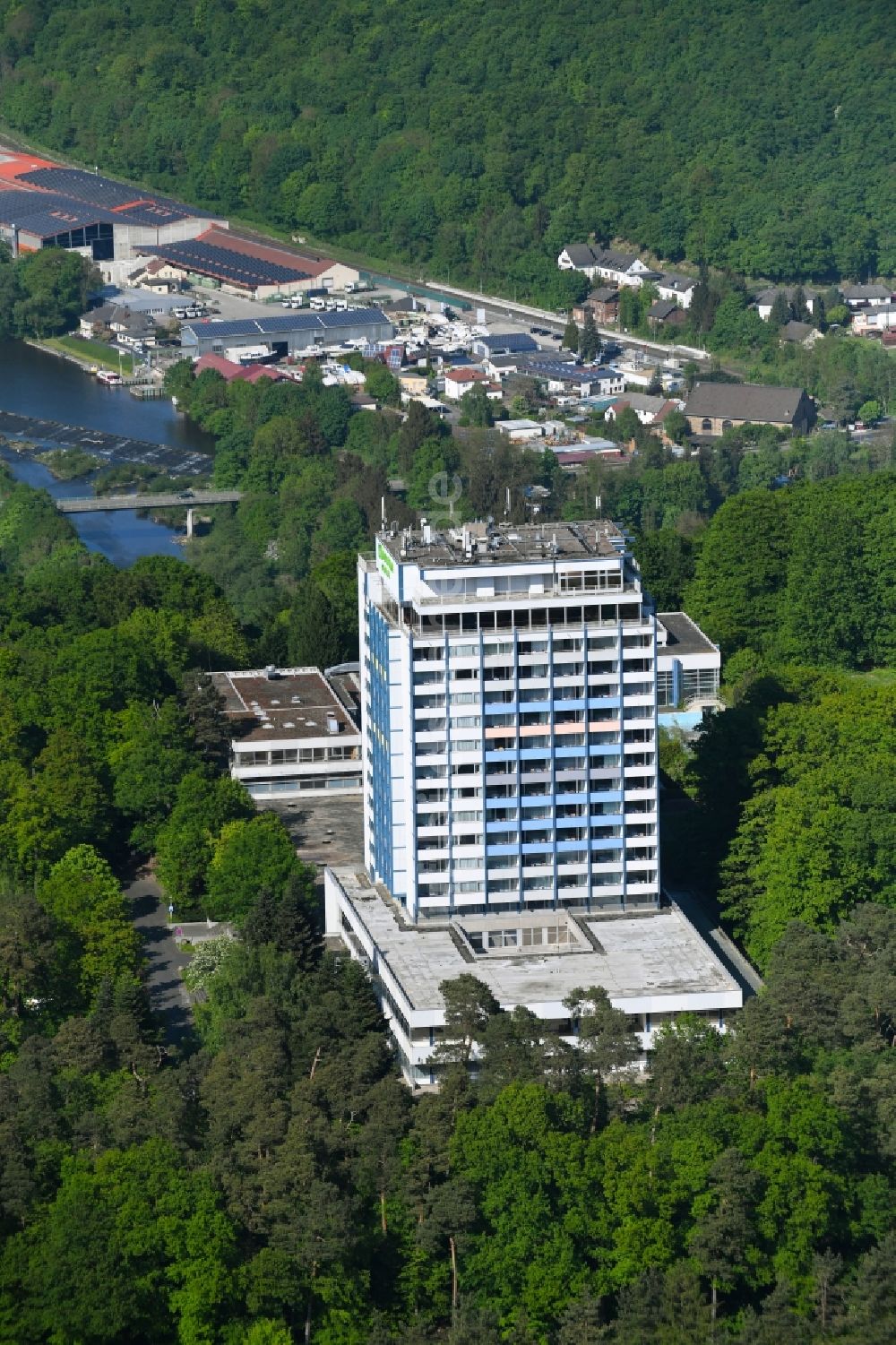 Luftbild Lahnstein - Hochhaus- Gebäude der Hotelanlage Wyndham Garden in Lahnstein im Bundesland Rheinland-Pfalz, Deutschland