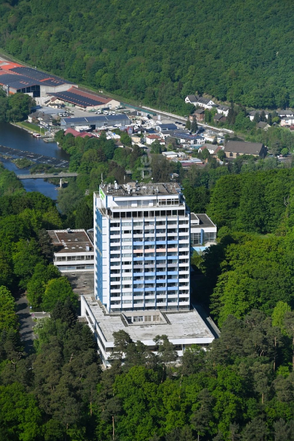 Luftaufnahme Lahnstein - Hochhaus- Gebäude der Hotelanlage Wyndham Garden in Lahnstein im Bundesland Rheinland-Pfalz, Deutschland