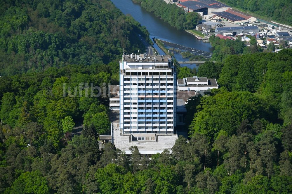 Lahnstein aus der Vogelperspektive: Hochhaus- Gebäude der Hotelanlage Wyndham Garden in Lahnstein im Bundesland Rheinland-Pfalz, Deutschland