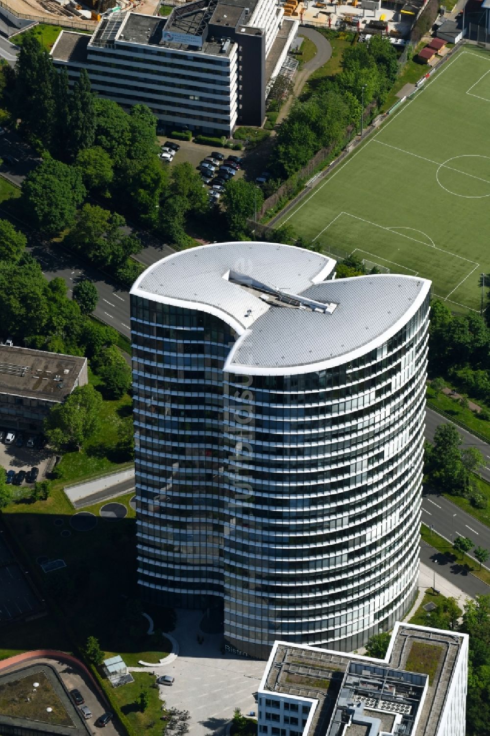 Luftbild Düsseldorf - Hochhaus- Gebäude am Kennedydamm in Düsseldorf im Bundesland Nordrhein-Westfalen, Deutschland