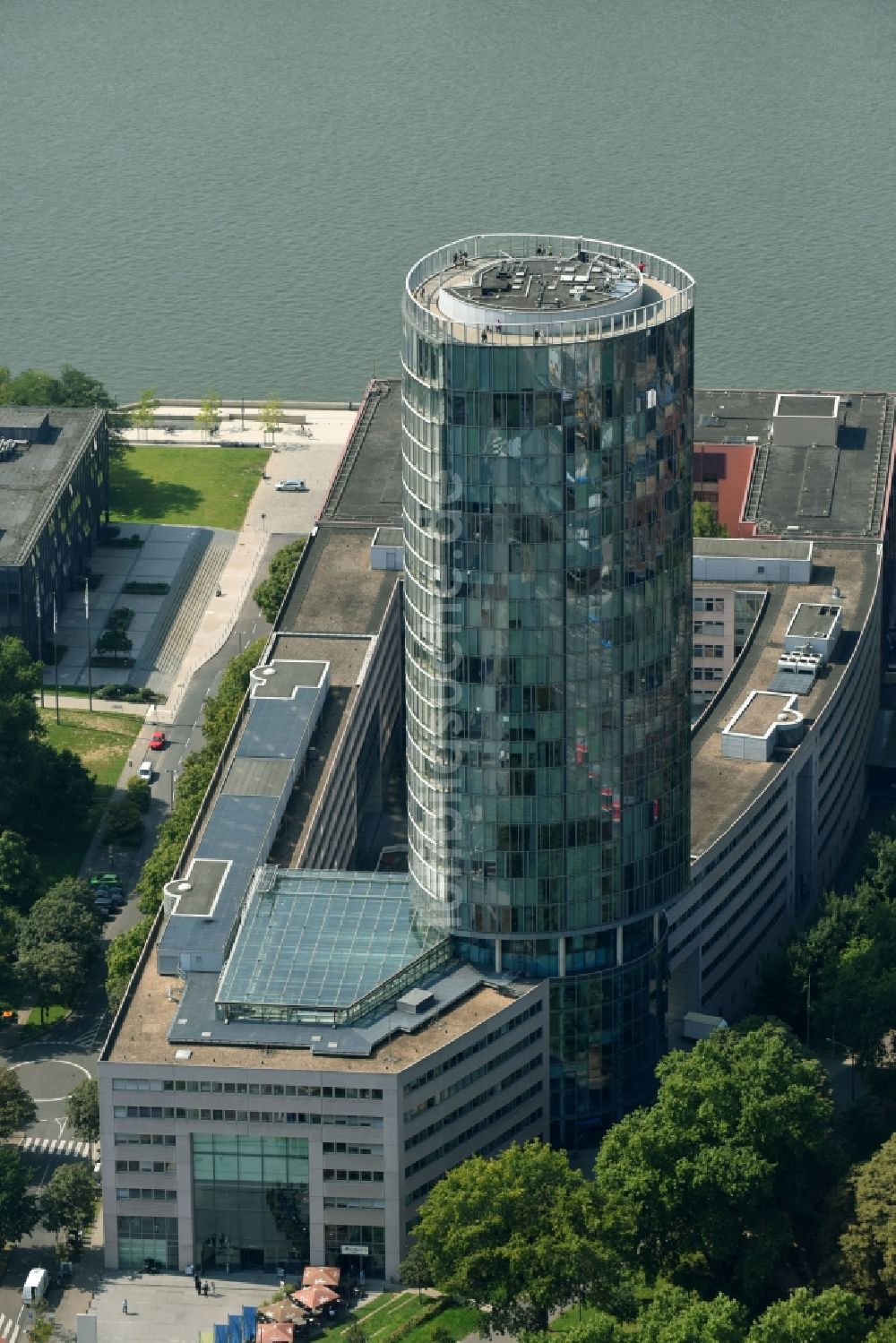 Köln aus der Vogelperspektive: Hochhaus- Gebäude Köln Triangle am Ottoplatz in Köln im Bundesland Nordrhein-Westfalen - NRW, Deutschland