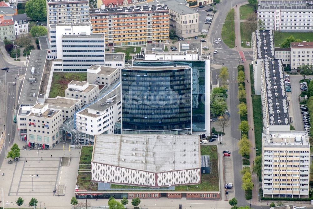 Luftbild Cottbus - Hochhaus- Gebäude des Lindner Congress Hotel und der Stadthalle in Cottbus im Bundesland Brandenburg