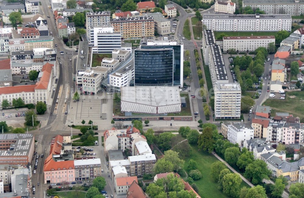 Luftaufnahme Cottbus - Hochhaus- Gebäude des Lindner Congress Hotel und der Stadthalle in Cottbus im Bundesland Brandenburg