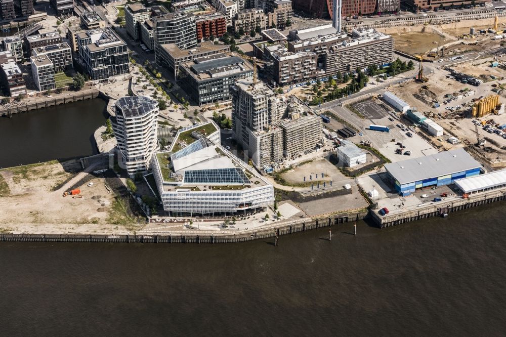 Hamburg aus der Vogelperspektive: Hochhaus- Gebäude Marco-Polo-Tower und die Deutschlandzentrale der Unilever Deutschland Holding GmbH in Hamburg, Deutschland