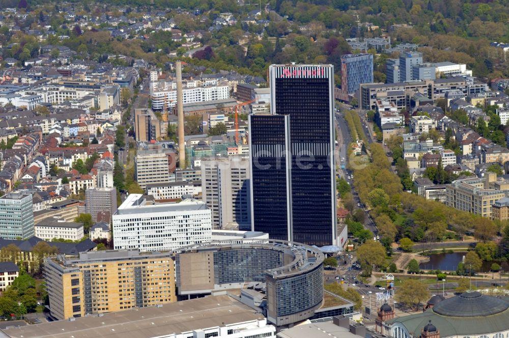 Luftaufnahme Frankfurt am Main - Hochhaus- Gebäude des Marriott Hotel und Congress Center Messe Frankfurt in Frankfurt am Main im Bundesland Hessen