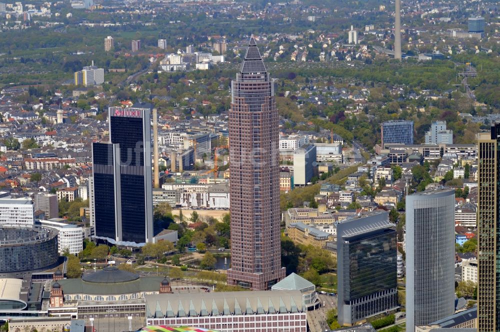 Luftbild Frankfurt am Main - Hochhaus- Gebäude des Marriott Hotel und des Messeturms in Frankfurt am Main im Bundesland Hessen