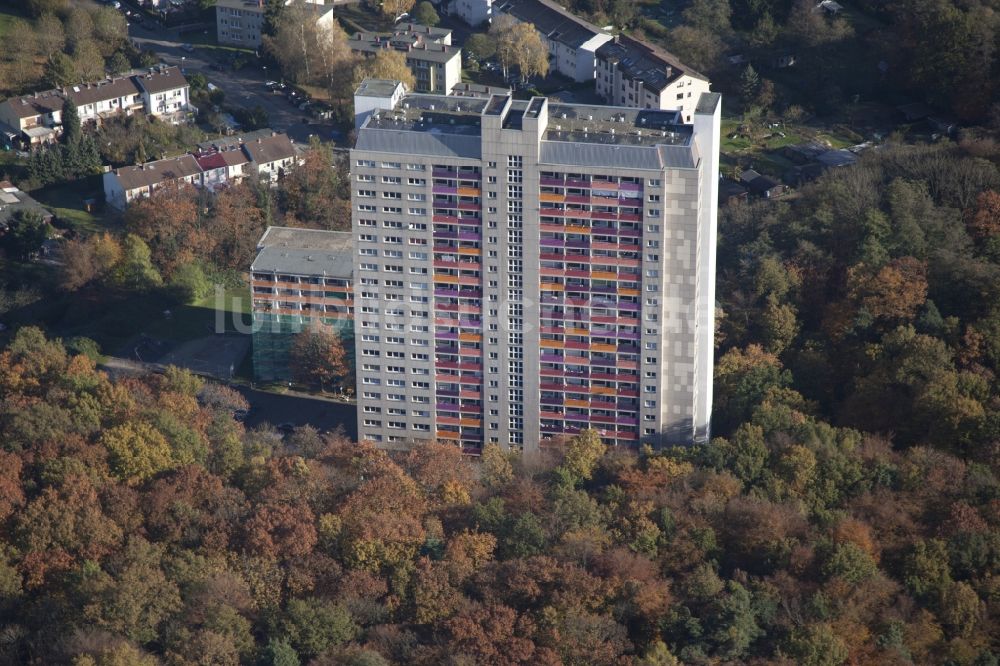 Luftaufnahme Offenbach am Main - Hochhaus- Gebäude an der Neusalzer Straße in Offenbach am Main im Bundesland Hessen