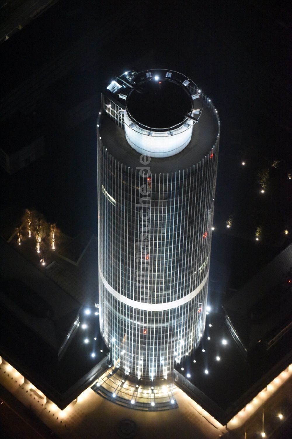 Nürnberg aus der Vogelperspektive: Hochhaus- Gebäude der Nürnberger Versicherungsgruppe an der Ostendstraße in Nürnberg im Bundesland Bayern