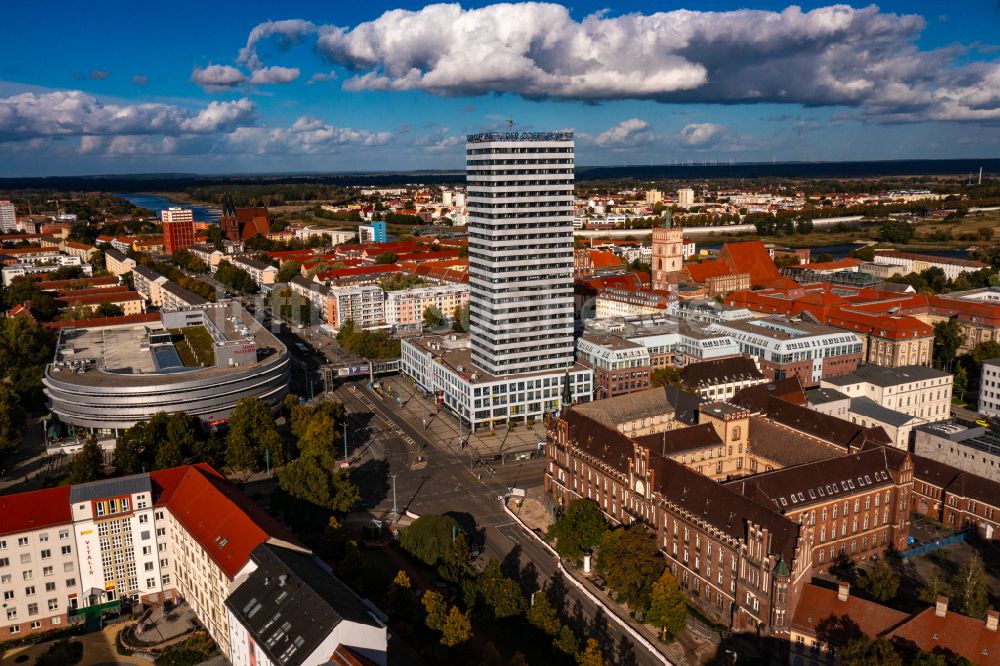 Frankfurt (Oder) aus der Vogelperspektive: Hochhaus- Gebäude Oderturm in Frankfurt (Oder) im Bundesland Brandenburg, Deutschland