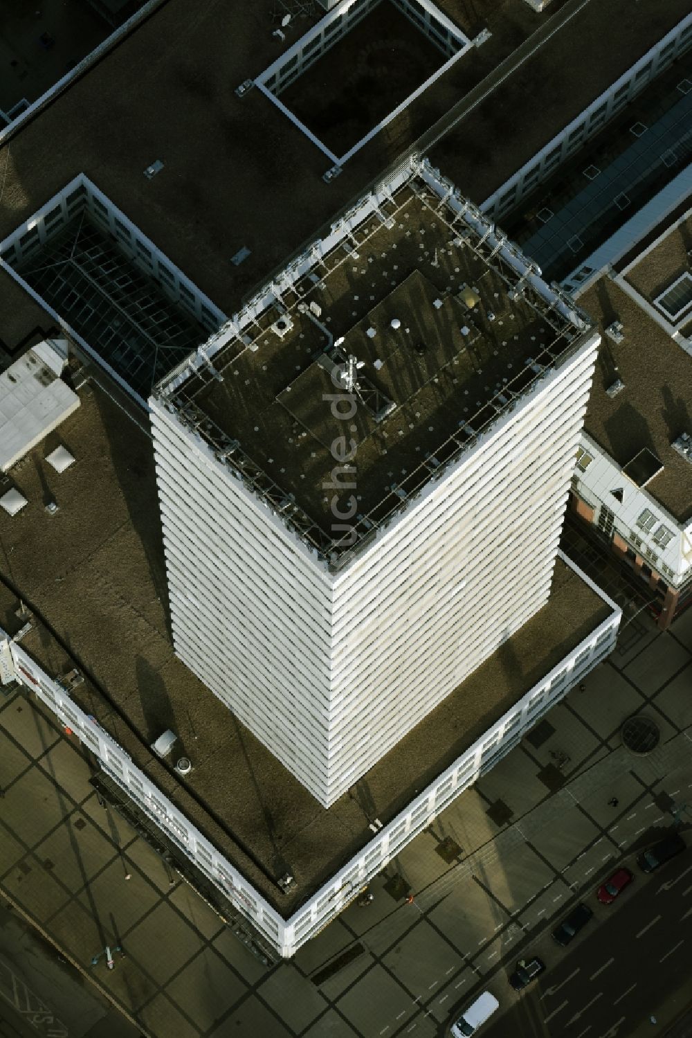 Frankfurt (Oder) von oben - Hochhaus- Gebäude DER ODERTURM an den Lenne Passagen in Frankfurt (Oder) im Bundesland Brandenburg