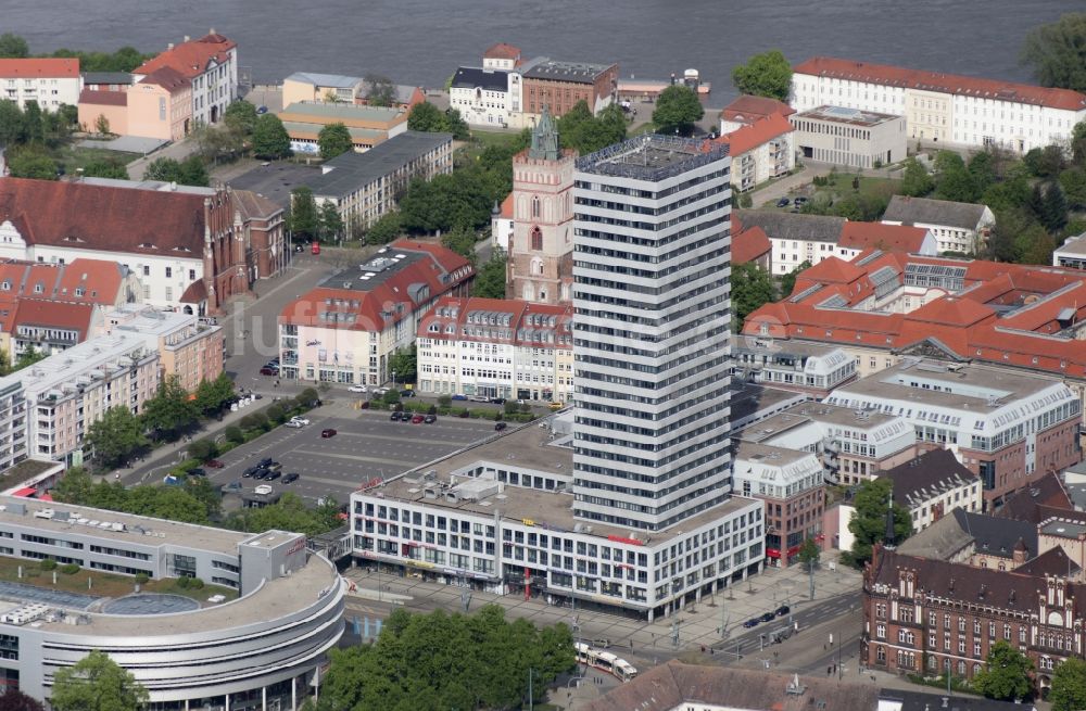 Frankfurt (Oder) von oben - Hochhaus- Gebäude DER ODERTURM an den Lenne Passagen in Frankfurt (Oder) im Bundesland Brandenburg