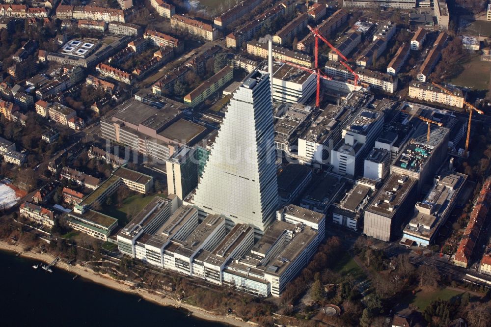 Luftbild Basel - Hochhaus- Gebäude der Pharmafirma Roche auf dem Werksgelände in Basel in der Schweiz