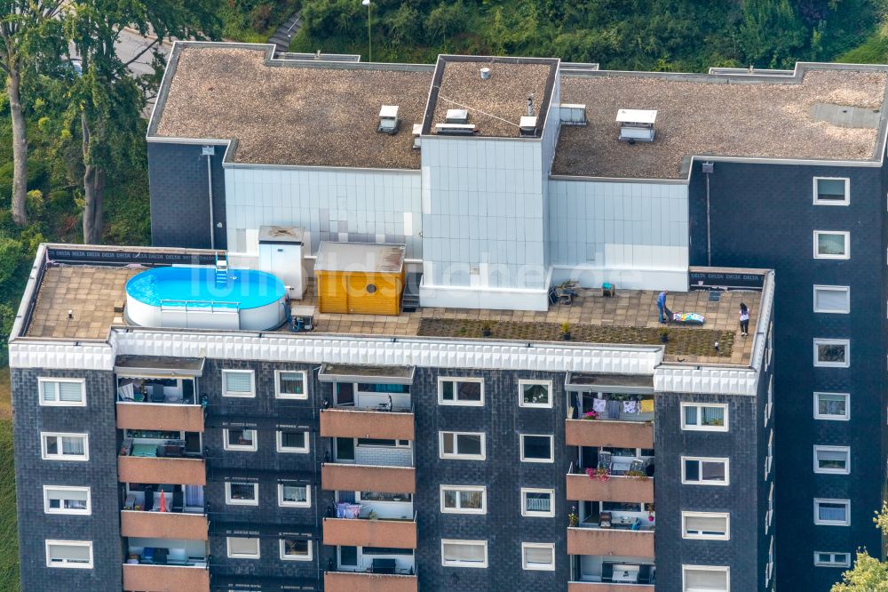 Ennepetal von oben - Hochhaus- Gebäude mit Pool auf dem Dach im Wohngebiet am Sonnenweg in Ennepetal im Bundesland Nordrhein-Westfalen, Deutschland