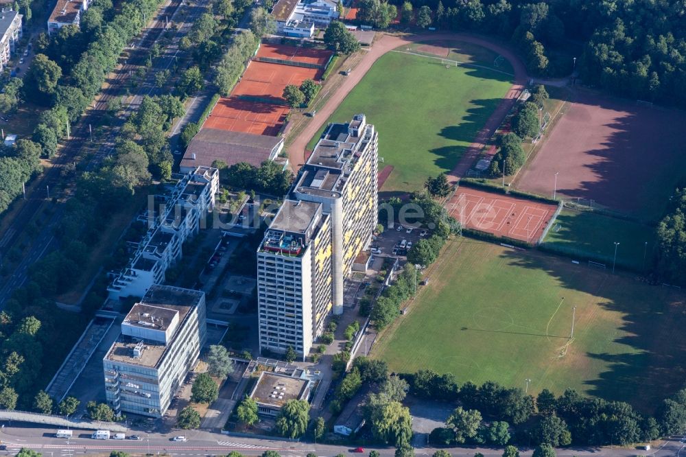 Karlsruhe aus der Vogelperspektive: Hochhaus- Gebäude Am Rüppurer Schloß im Ortsteil Weiherfeld - Dammerstock in Karlsruhe im Bundesland Baden-Württemberg, Deutschland