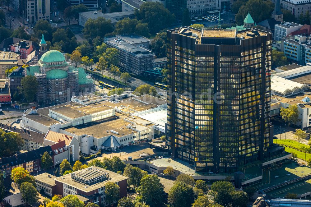 Luftbild Essen - Hochhaus- Gebäude der Stadtverwaltung - Rathaus am Porscheplatz in Essen im Bundesland Nordrhein-Westfalen, Deutschland