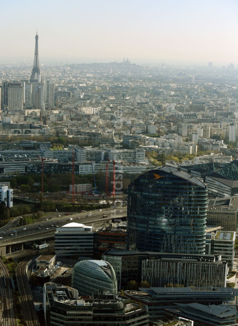 Paris aus der Vogelperspektive: Hochhaus- Gebäude Tour SEQUANA an der Rue Henri Farman in Paris in Ile-de-France, Frankreich