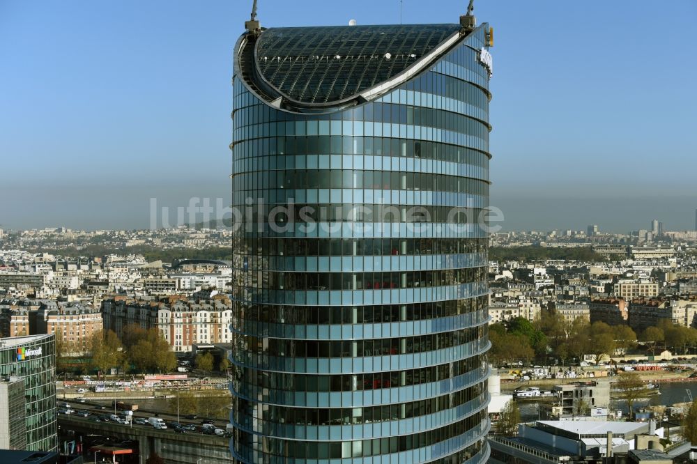 Luftbild Issy-les-Moulineaux - Hochhaus- Gebäude Tour SEQUANA an der Rue Henri Farman in Paris in Ile-de-France, Frankreich