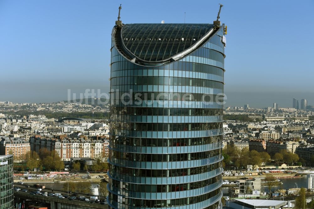 Luftaufnahme Issy-les-Moulineaux - Hochhaus- Gebäude Tour SEQUANA an der Rue Henri Farman in Paris in Ile-de-France, Frankreich