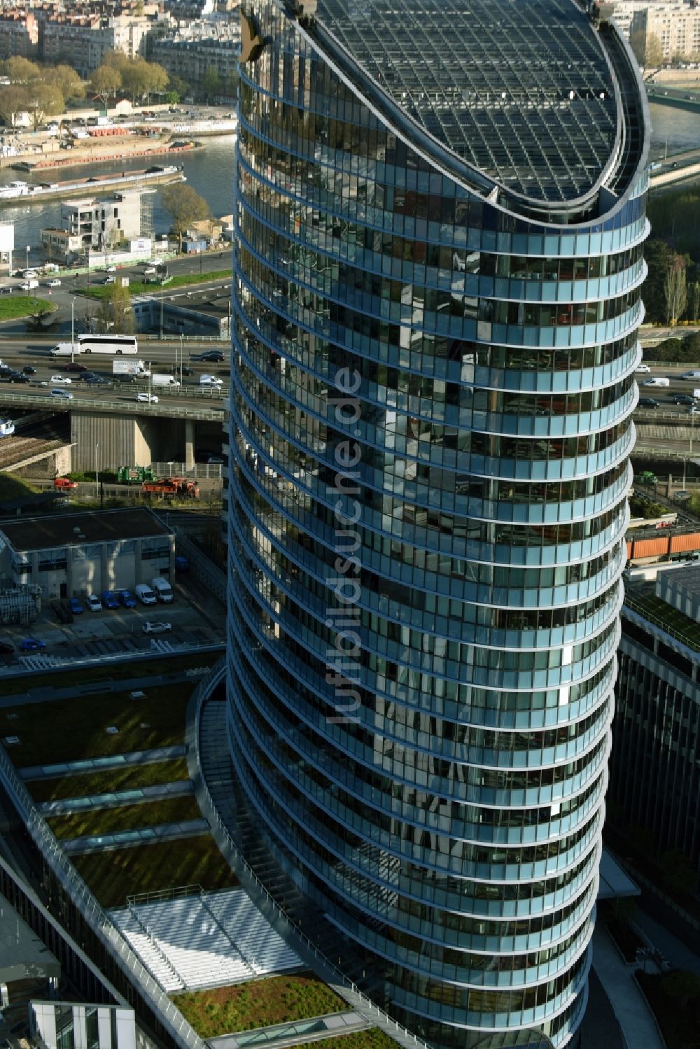 Issy-les-Moulineaux aus der Vogelperspektive: Hochhaus- Gebäude Tour SEQUANA an der Rue Henri Farman in Paris in Ile-de-France, Frankreich