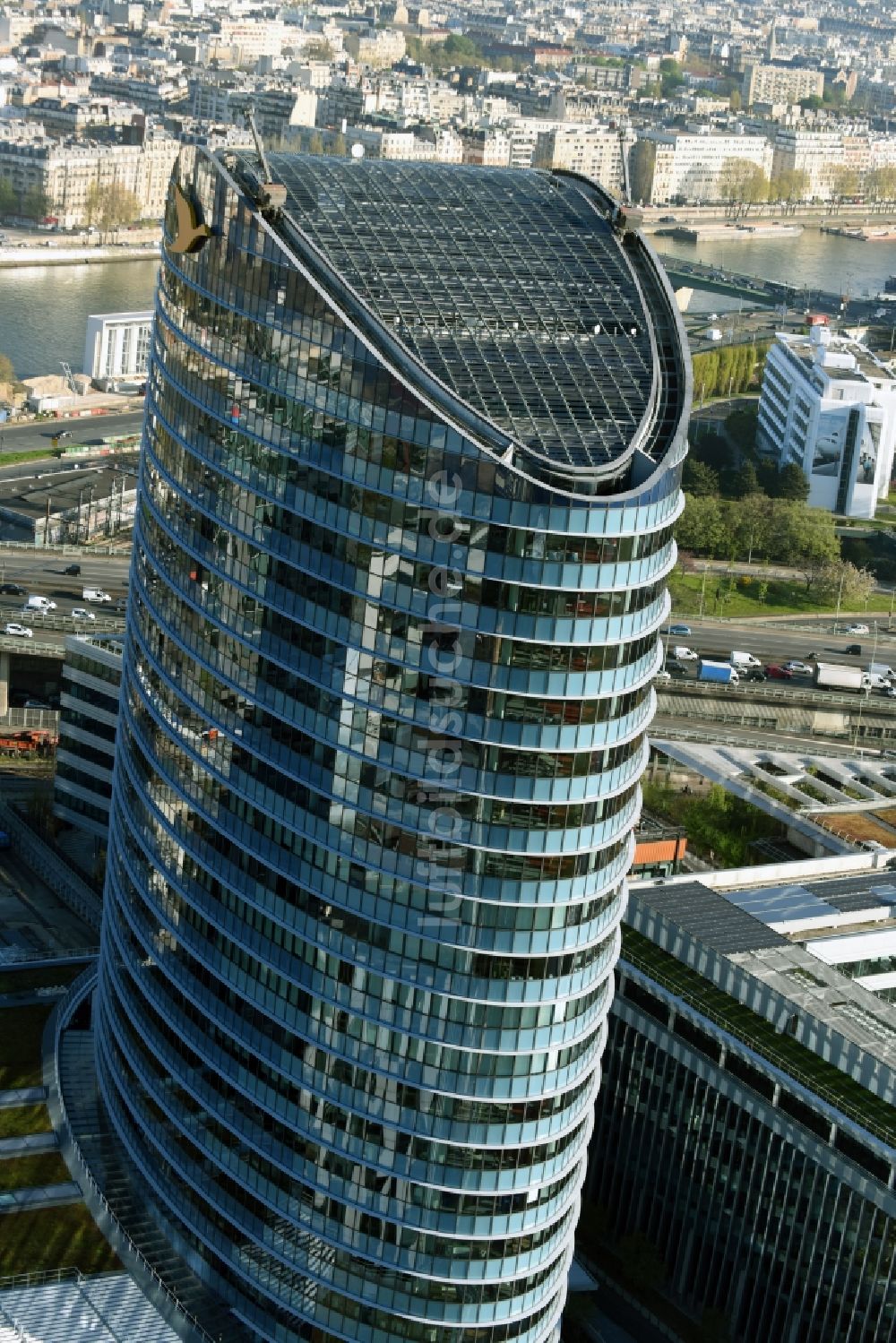 Luftbild Issy-les-Moulineaux - Hochhaus- Gebäude Tour SEQUANA an der Rue Henri Farman in Paris in Ile-de-France, Frankreich