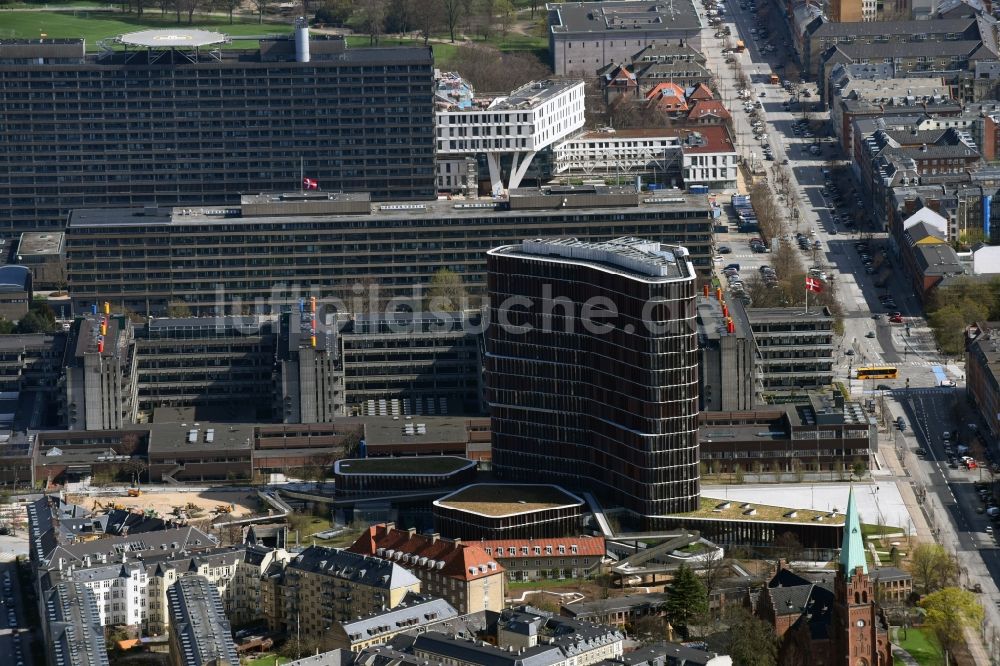 Luftaufnahme Kopenhagen - Hochhaus- Gebäude der Universität Kobenhavns Universitet Panum in Kopenhagen in Region Hovedstaden, Dänemark