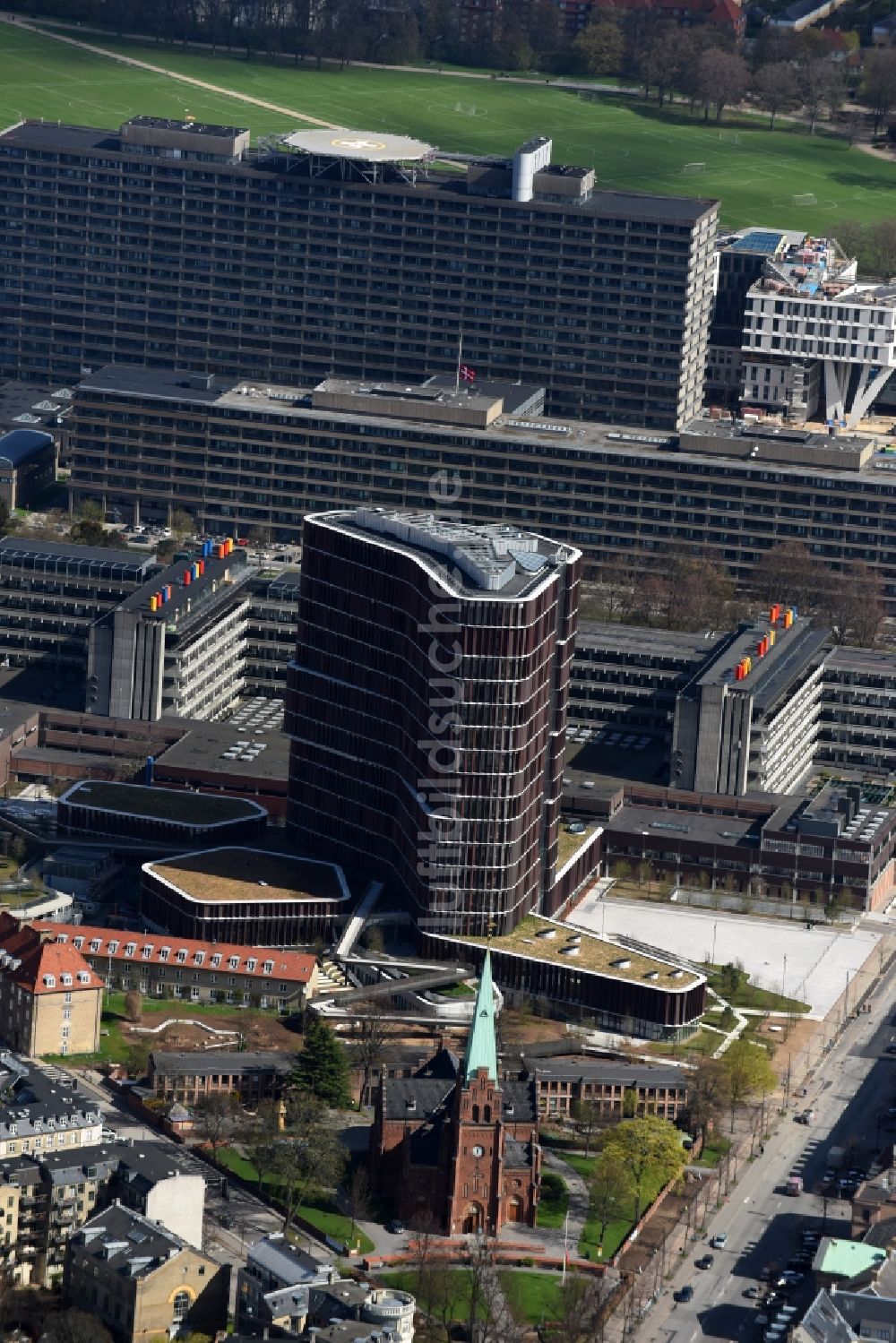 Luftbild Kopenhagen - Hochhaus- Gebäude der Universität Kobenhavns Universitet Panum in Kopenhagen in Region Hovedstaden, Dänemark