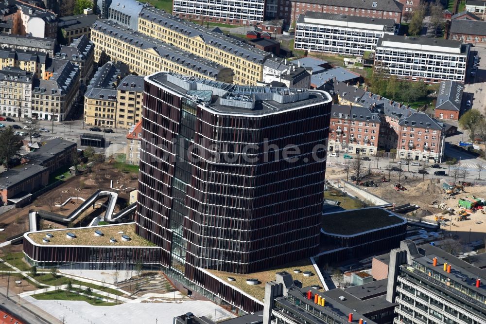 Kopenhagen von oben - Hochhaus- Gebäude der Universität Kobenhavns Universitet Panum in Kopenhagen in Region Hovedstaden, Dänemark