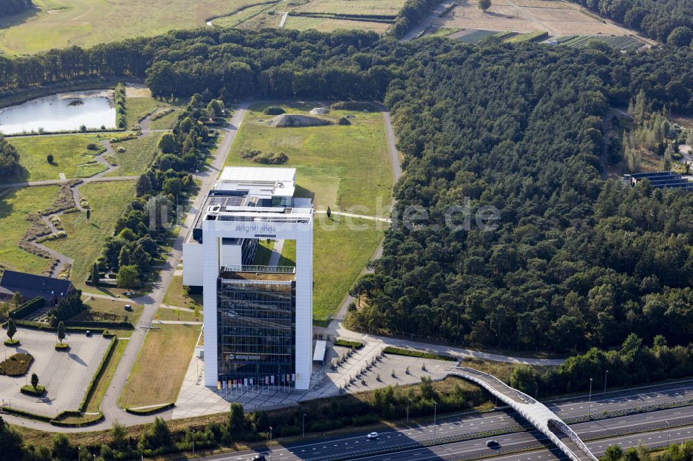 Venlo aus der Vogelperspektive: Hochhaus- Gebäude der Universität in Venlo in Limburg, Niederlande