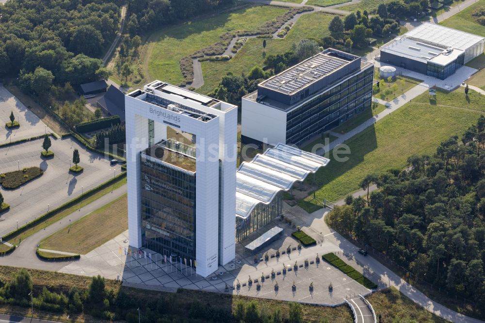 Luftaufnahme Venlo - Hochhaus- Gebäude der Universität in Venlo in Limburg, Niederlande