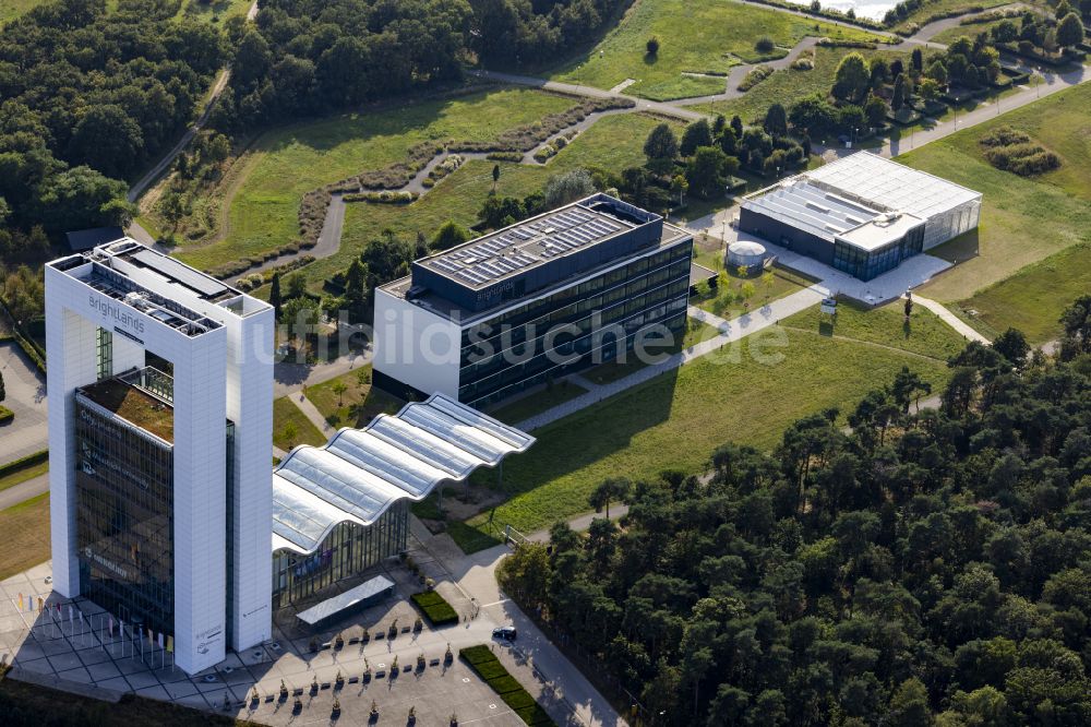 Venlo von oben - Hochhaus- Gebäude der Universität in Venlo in Limburg, Niederlande