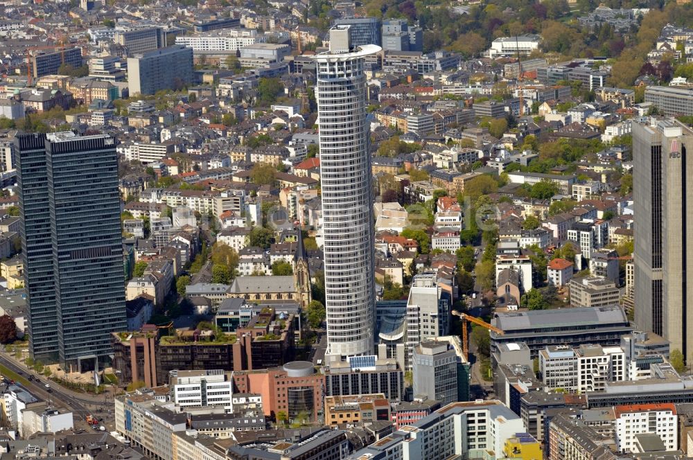 Frankfurt am Main von oben - Hochhaus- Gebäude Volksbank Tower in Frankfurt am Main im Bundesland Hessen