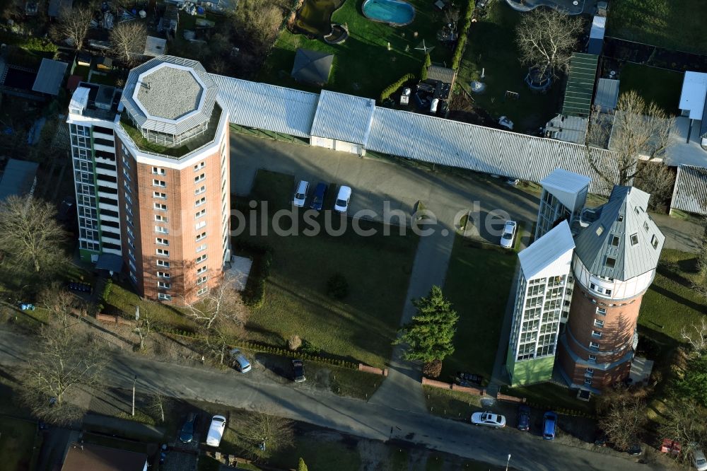 Fürstenwalde/Spree aus der Vogelperspektive: Hochhaus- Gebäude Wohnen im Wasserturm an der Turmstraße in Fürstenwalde/Spree im Bundesland Brandenburg